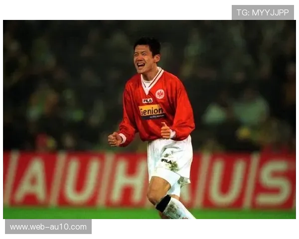 德甲官方祝福中国名宿杨晨52岁生日，纪念留洋贡献